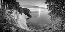 Kreidefelsen an der Ostsee auf Rügen in schwarzweiss