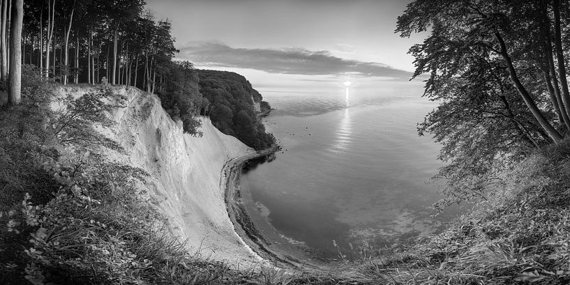 Kreidefelsen an der Ostsee auf Rügen in schwarzweiss von Manfred Voss, Schwarz-weiss Fotografie