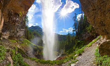 Zonneschijn bij de Johannes waterval van Christa Kramer