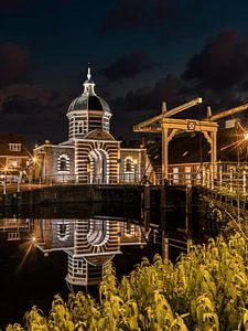 Morspoort Leiden dans la nuit, vertical