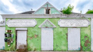 Curacao old funeral home Willemstad by Marly De Kok