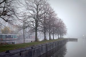 Merwedekanaal in de mist van Jan van der Knaap