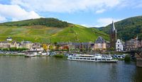The Moselle in Bernkastel-Kues van Gisela Scheffbuch thumbnail