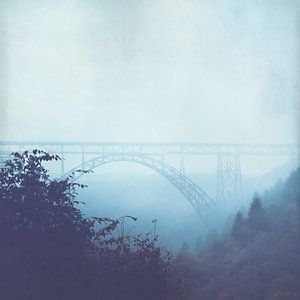 Le pont Müngstener dans le brouillard