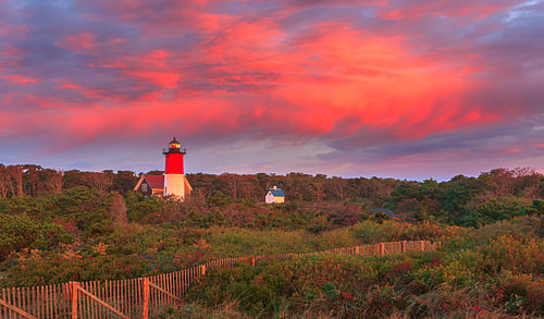 Lever du soleil au phare de Nauset, à Cape Cod, dans le Massachusetts, aux États-Unis