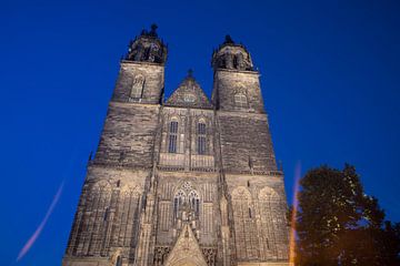 La cathédrale de Magdebourg de nuit sur t.ART