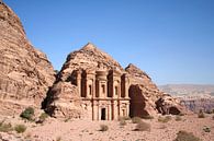 Het klooster van de historische stad Petra in Jordanië. van Bas van den Heuvel thumbnail