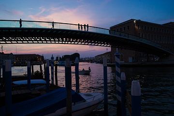 Twilight in Venetië van Charley Aimée