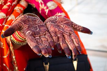 Henna hands