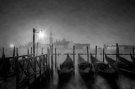 VENICE San Giorgio Maggiore bij nacht in de mist van Melanie Viola thumbnail