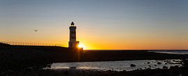 Sonnenuntergang am Leuchtturm von Gardur, Island von Bart Ceuppens