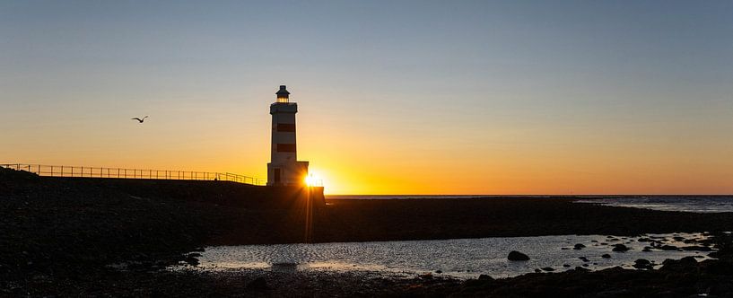 Sunset at Gardur lighthouse, Iceland by Bart Ceuppens