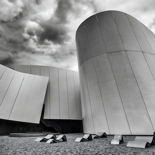 Modernisme monumental - L'Ozeaneum en noir et blanc par Alexander Baumann