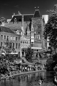 L'Oudegracht d'Utrecht un jour d'été en noir et blanc sur André Blom Fotografie Utrecht