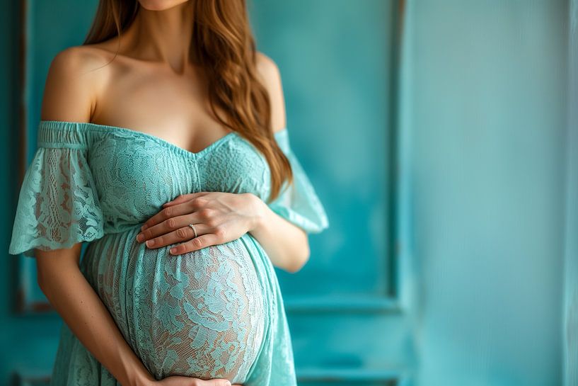 jonge zwangere vrouw houdt haar buik vast van Animaflora PicsStock