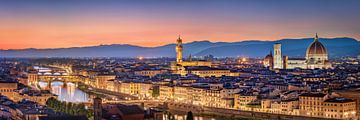 Panorama der Stadt Florenz in Italien am Abend