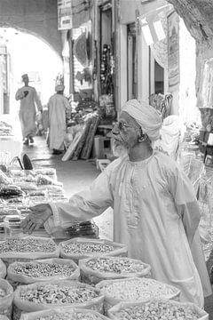 Oosterse bazaar in Oman in monochroom van Tilo Grellmann