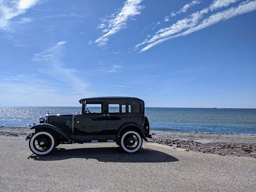 Oldtimer by the sea