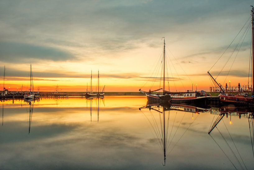 Zonsondergang in de haven van Stavoren von Harrie Muis