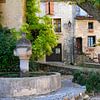 Platz mit Brunnen in Vaison la Romaine (Provence) von Flatfield