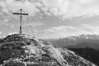 Montagnes dans le brouillard - des moments naturels mystiques pleins d'ambiance et de calme. Acheter maintenant une peinture murale ou une toile et vivre la magie de la montagne.