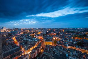 Utrecht stad tijdens het blauwe uurtje vanaf de Domtoren! van Peter Haastrecht, van