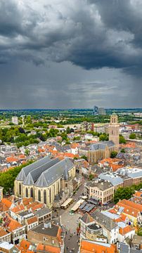 Nuages d'orage au-dessus de Zwolle pendant un orage estival sur Sjoerd van der Wal Photographie