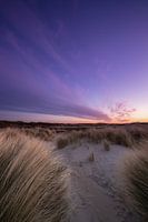 Kleurrijke zonsondergang op het strand van Zeeland