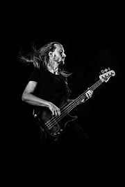 Bass player by Corinne Jansen-Vulders
