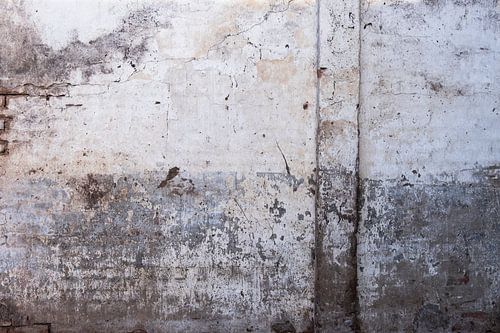 Verwitterte Wand in Grau- und Cremeweißtönen