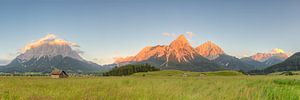 Alpenpanorama in Lermoos in Österreich