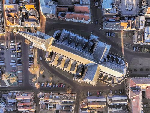 Kampen Bovenkerk tijdens een koude winterochtend van bovenaf gezien