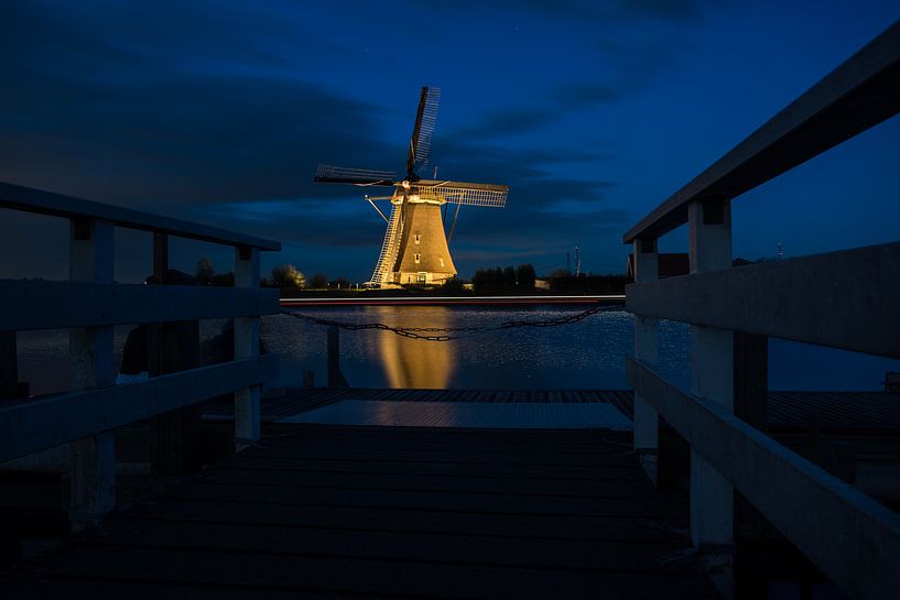 Kinderdijk in holland by Marcel Derweduwen