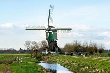 Molen uit de 18e eeuw in de Krimpenerwaard nabij het dorpje Schoonhove van Robin Verhoef