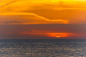USA, Florida, Feuer wie orange Sonnenuntergang Himmel am Key West Beach von adventure-photos