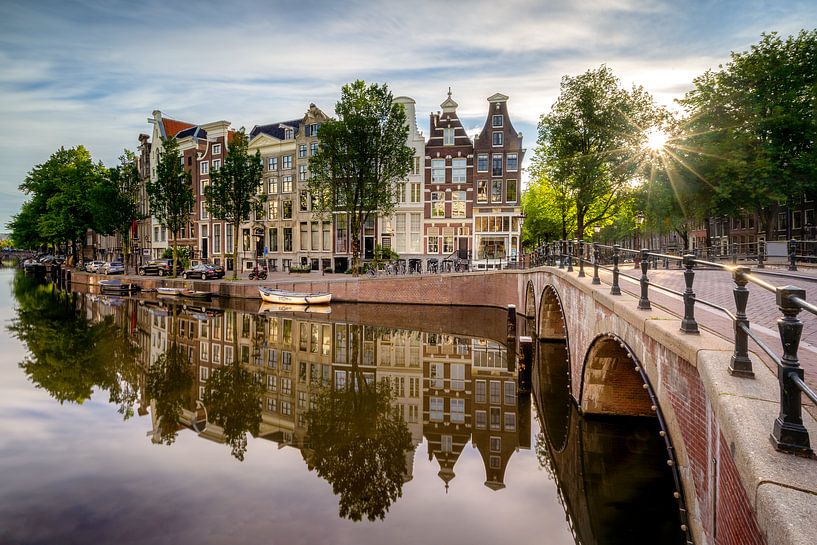 Zonnestralen op de Keizersgracht te Amsterdam van Thea.Photo