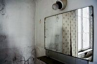Miroir sur le mur