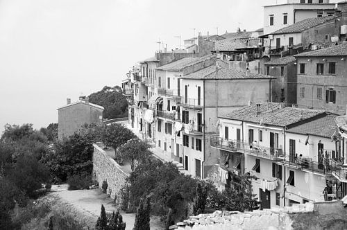 Das Stadtbild an den Hängen von Elba