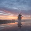 Achtkante Molen bij een mistige zonsopkomst van Raoul Baart