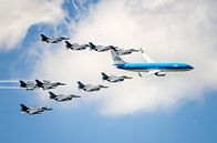 KLM Boeing 737 met F16-escorte boven Volkel van Ronne Vinkx thumbnail
