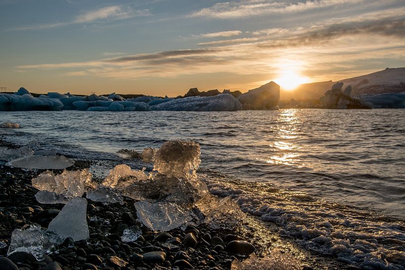 IJsland |Jökulsárlón ijsschotsenmeer van Janneke Kaim