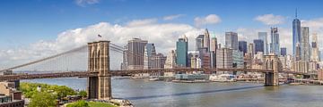 NEW YORK CITY Brooklyn Bridge & Manhattan Skyline | Panorama von Melanie Viola