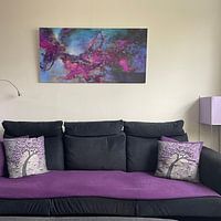 Photo de nos clients: Œuvre d'art numérique moderne et abstraite en violet et rose par Art By Dominic, sur alu-dibond