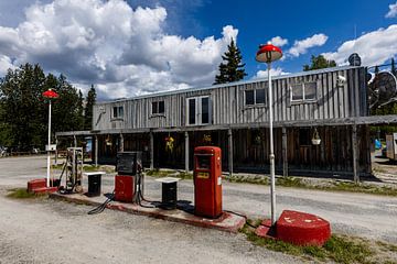 Roadhouse op de Alaska Highway van Roland Brack