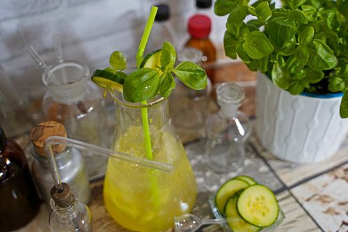 Komkommer Gin Basil Cocktail in een fles