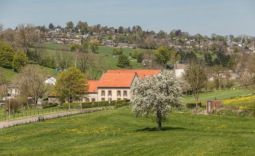 Lente in Simpelveld met zicht op de Huls