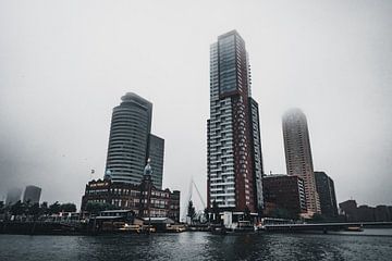 Kop van zuid op een mistige dag, Rotterdam van vedar cvetanovic