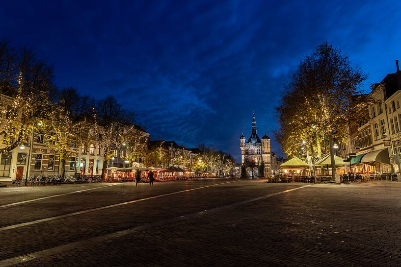 Square De Brink dans la ville hanséatique de Deventer avec le musée De Waag par VOSbeeld fotografie