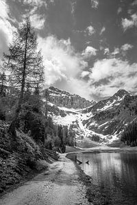 Wanderweg um den Klapfsee (1.680 m) im Dorfertal bei Obertilliach