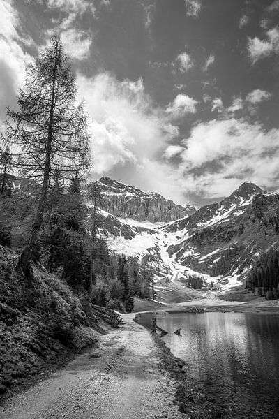 Hiking trail around the Klapfsee lake (1,680 m) in the Dorfertal valley near Obertilliach by Christian Müringer